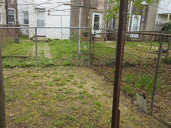 3rd image of 516 E 11th St #1