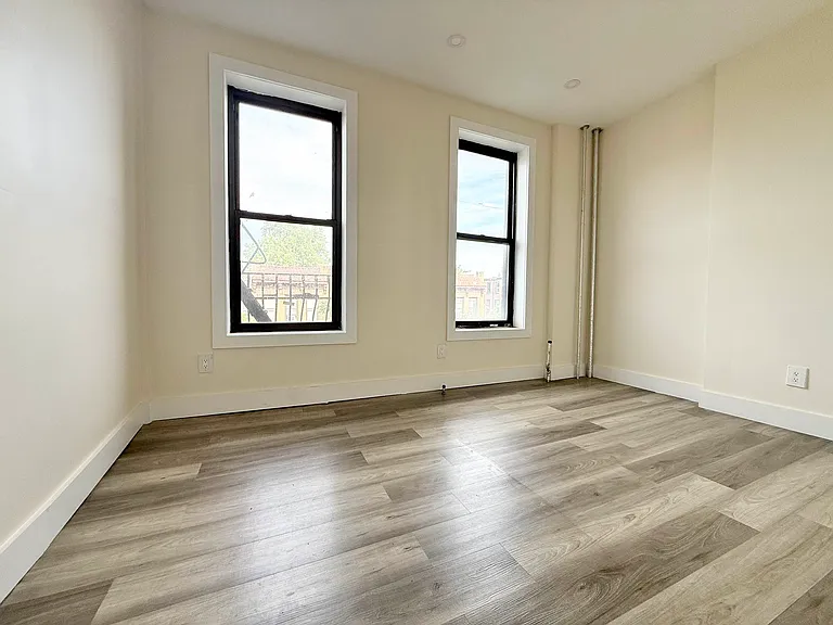 30 Rogers Ave #2D — Photo 2
