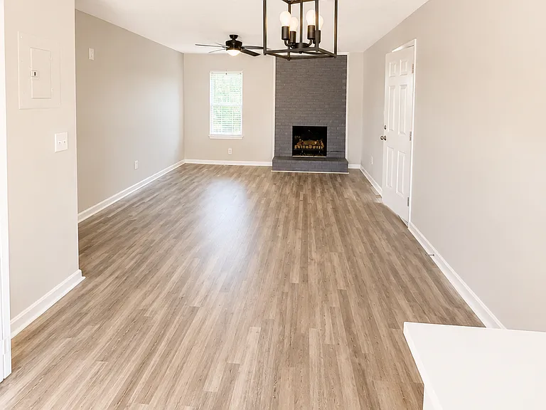 2810 Frontier Ct — Photo 4