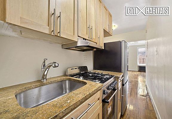 3rd image of 448 W 55th St #E1