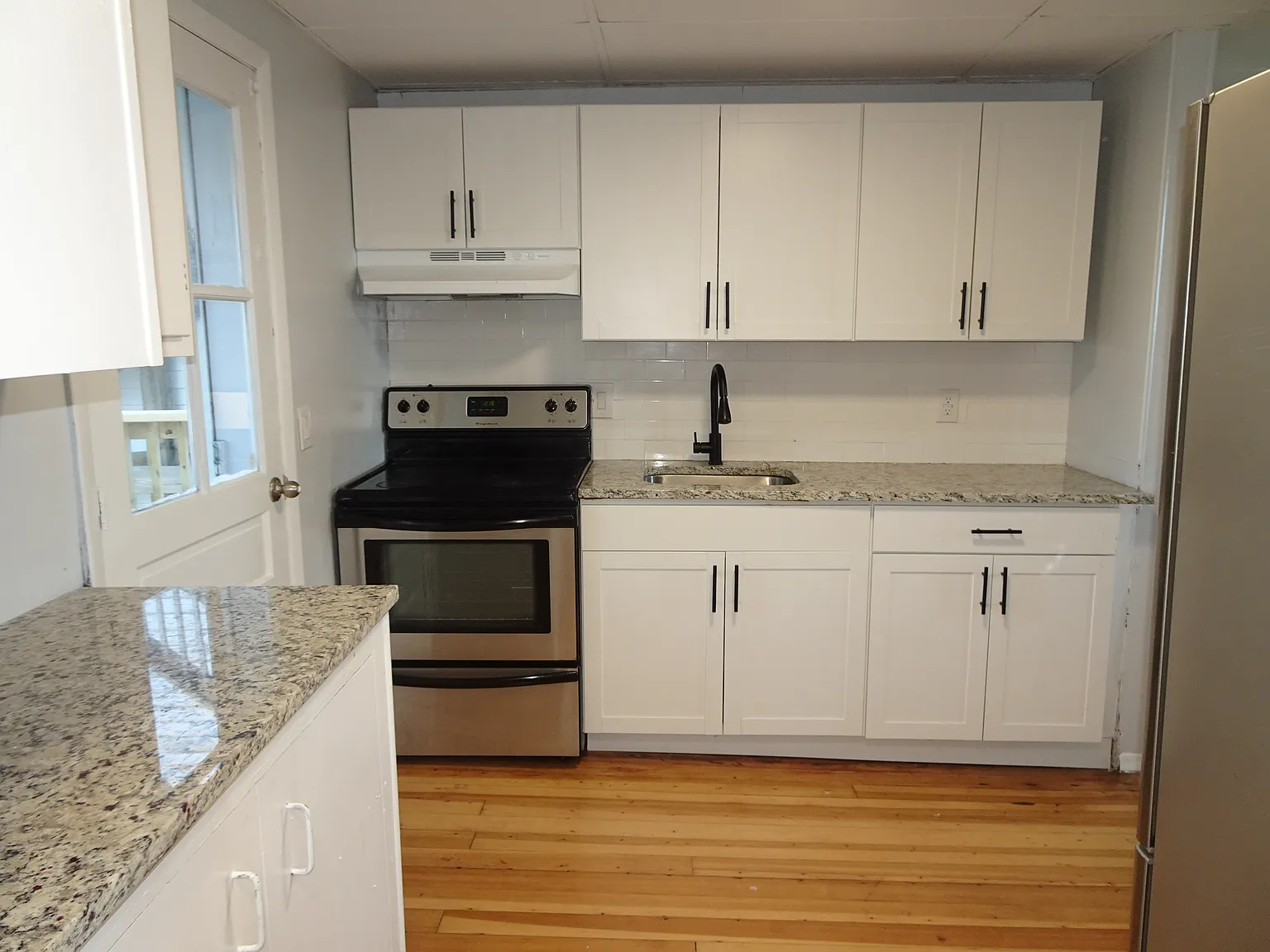 2 bed, 500 sqft, $1,700 — Photo 2