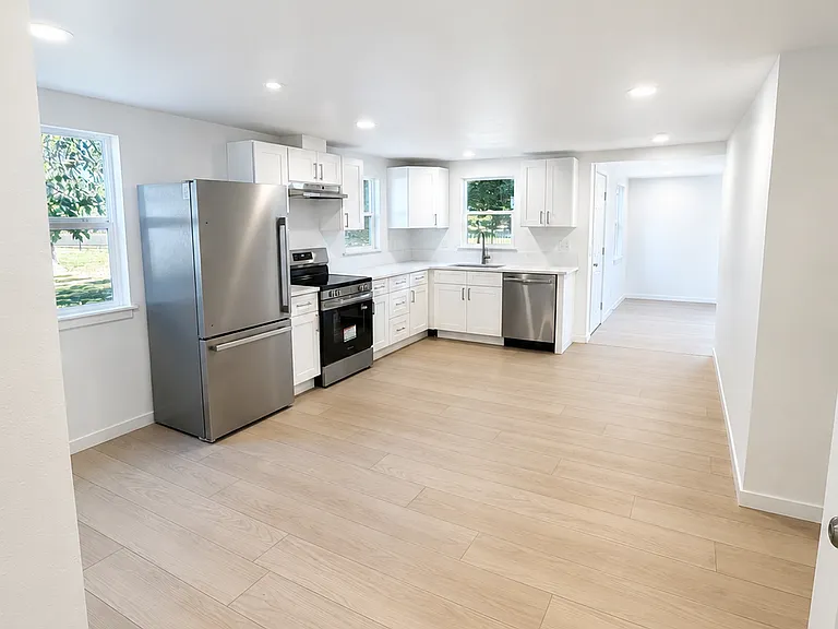 Claxter Ct NE — Photo 1