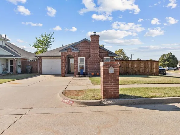 2405 Grapevine Dr, Midwest City, OK 73130