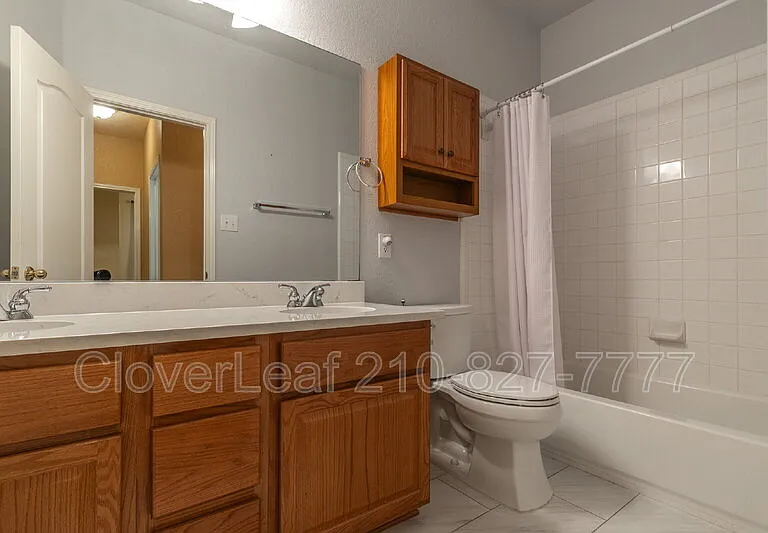 22714 Sabine Smt — Photo 32