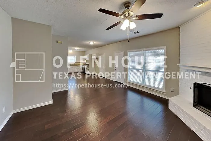 4 bed, 2.5 bath, 1996 sqft, $2,490 — Photo 3
