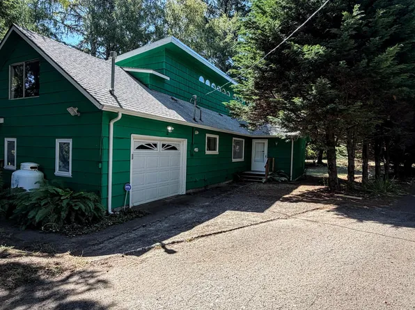 655 SE Acacia Ln, Waldport, OR 97394