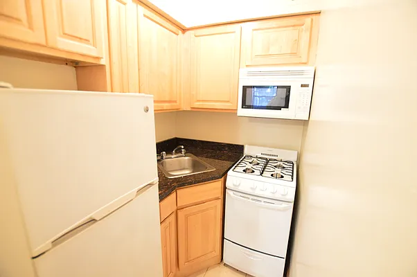 Rented by City Stop Realty | media 4