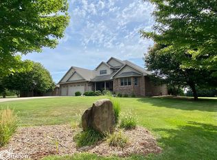 962 S 4th St, Wapello, IA 52653