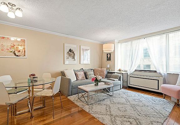 3rd image of 30 W 61st St APT 6B