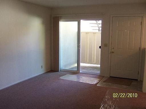 2nd image of 104 Washington St APT 3