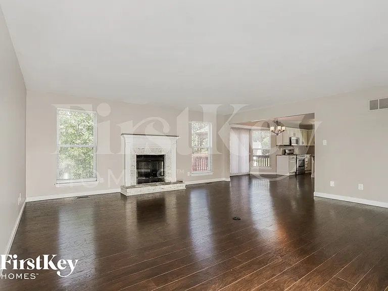 7796 Boatside Dr — Photo 3