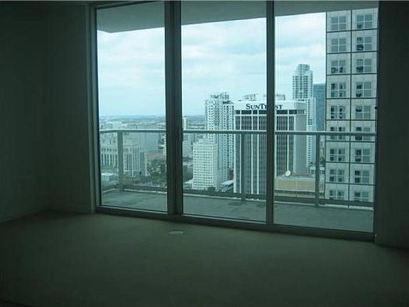 MET 1 Condominium