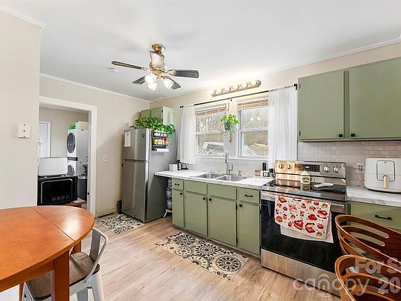 3rd image of 107 Oakland Rd