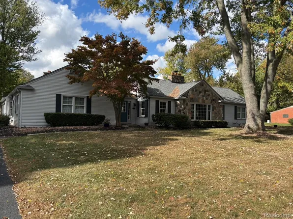 23607 Longacre St, Farmington, MI 48335