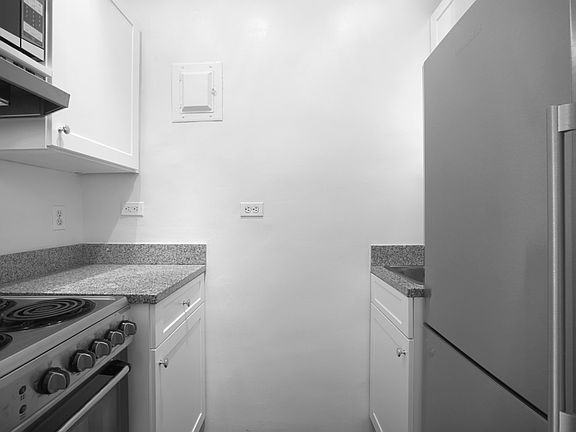 4th image of 24 5th Ave APT 704
