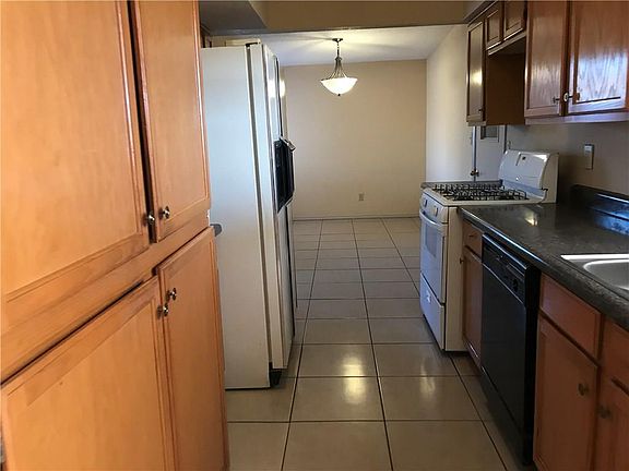 5th image of 220 Vista Bonita St