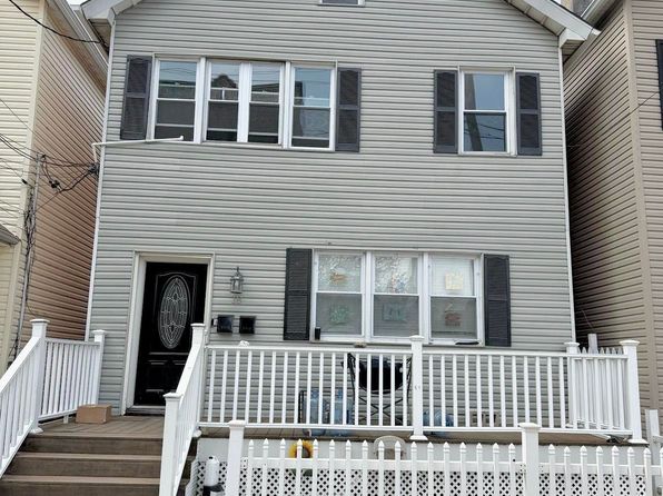 18 E 11th St, Bayonne, NJ 07002