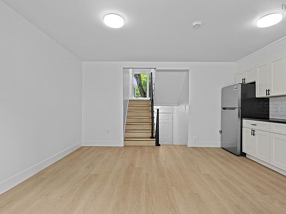 3rd image of 16 A Ruben Ct #16