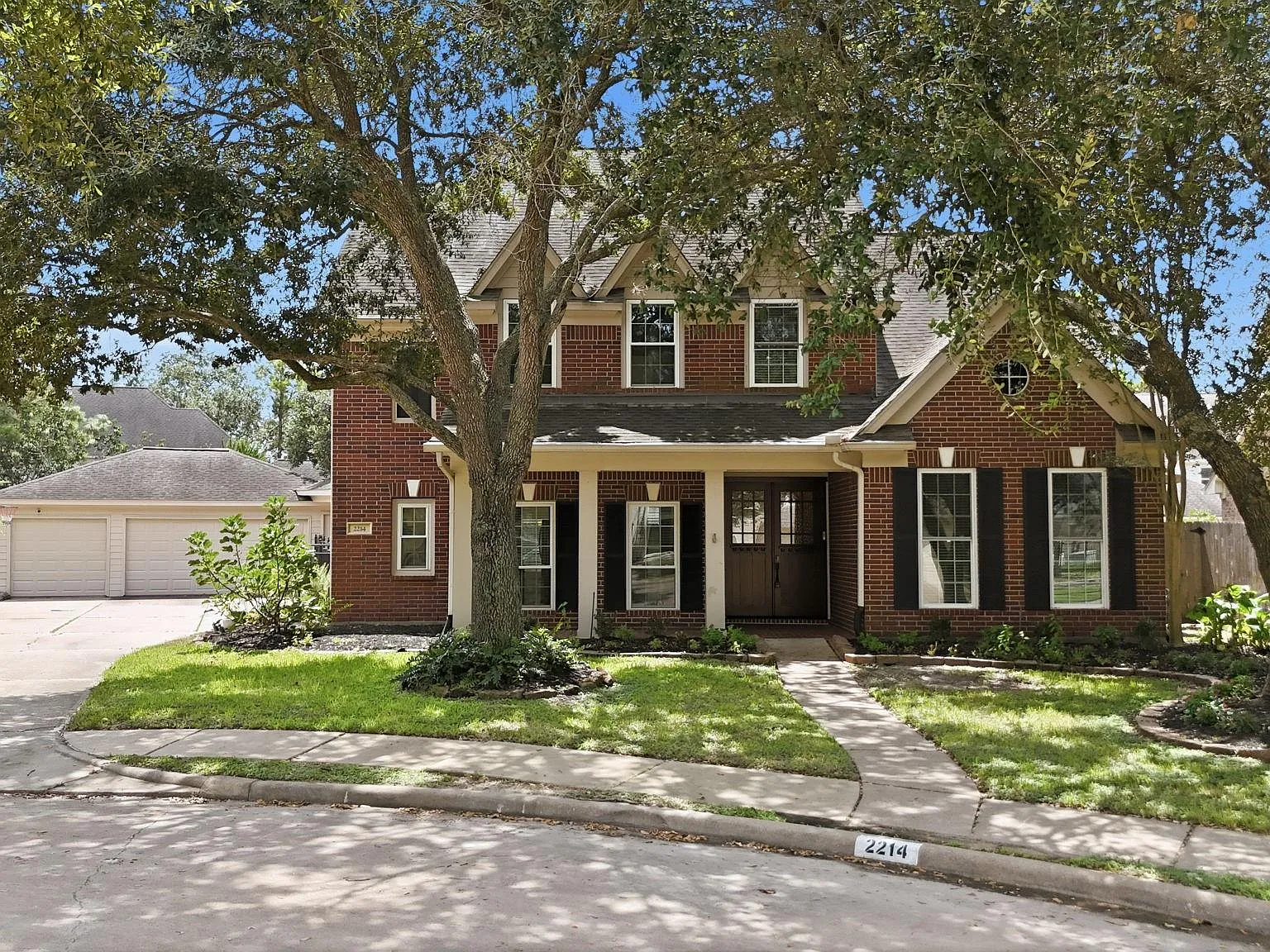 5 bed, 4.0 bath, 3623 sqft, $4,200 — Photo 2