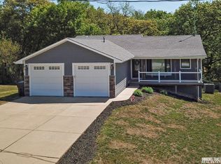 9719 Glen Oval Rd, Plattsmouth, NE 68048