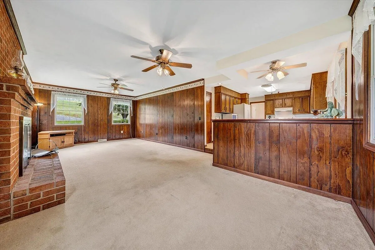 3 bed, 4110 sqft, $2,700 — Photo 4