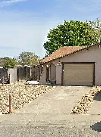 3 bed, 1103 sqft, $2,500 — Photo 2