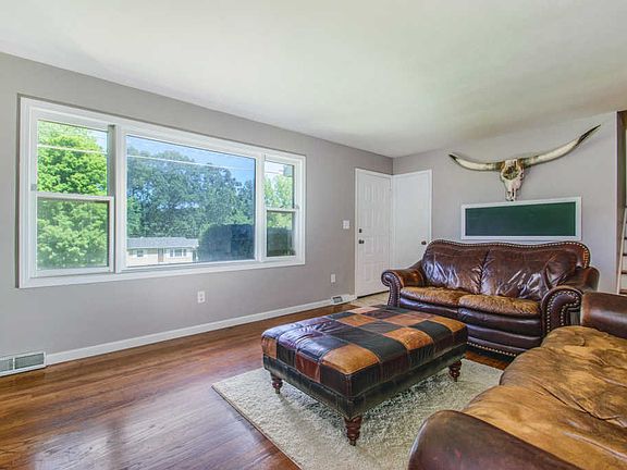 4th image of 5594 Coit Ave NE