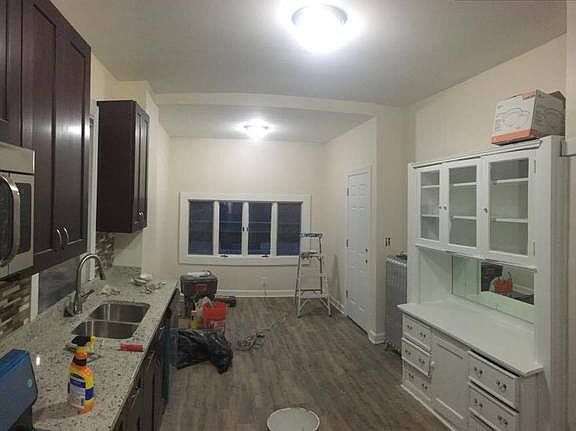 2nd image of 1252 W Elmdale Ave