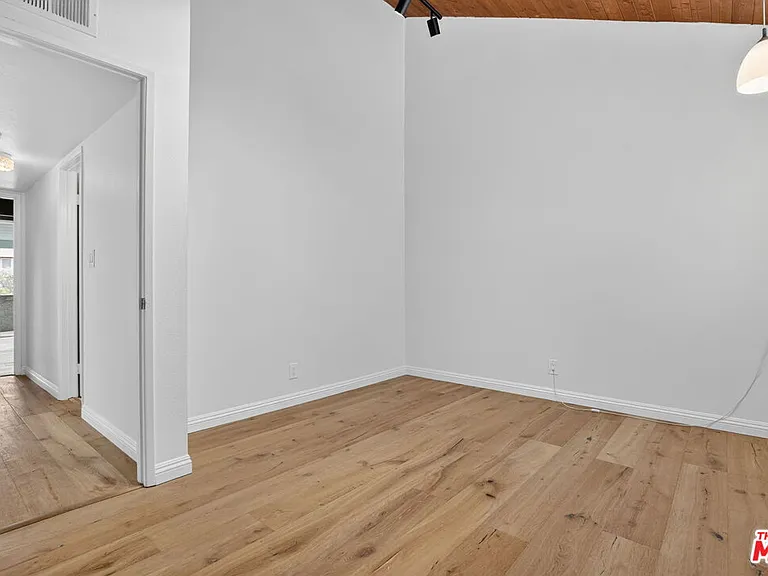 8611 Burton Way #4 — Photo 54