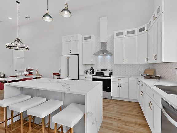 2nd image of 5707 San Jacinto Dr