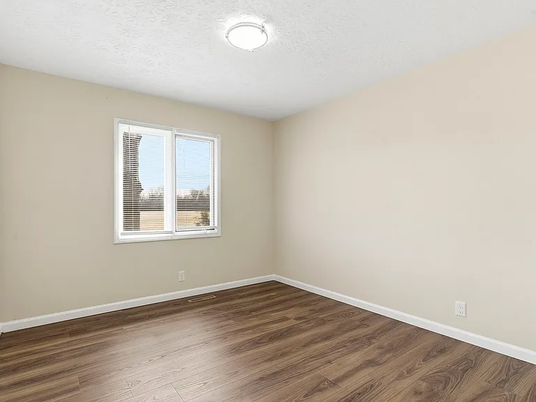 2431 S Kings Ave — Photo 14