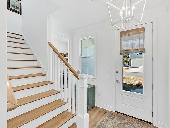 5th image of 290 Windrow Way