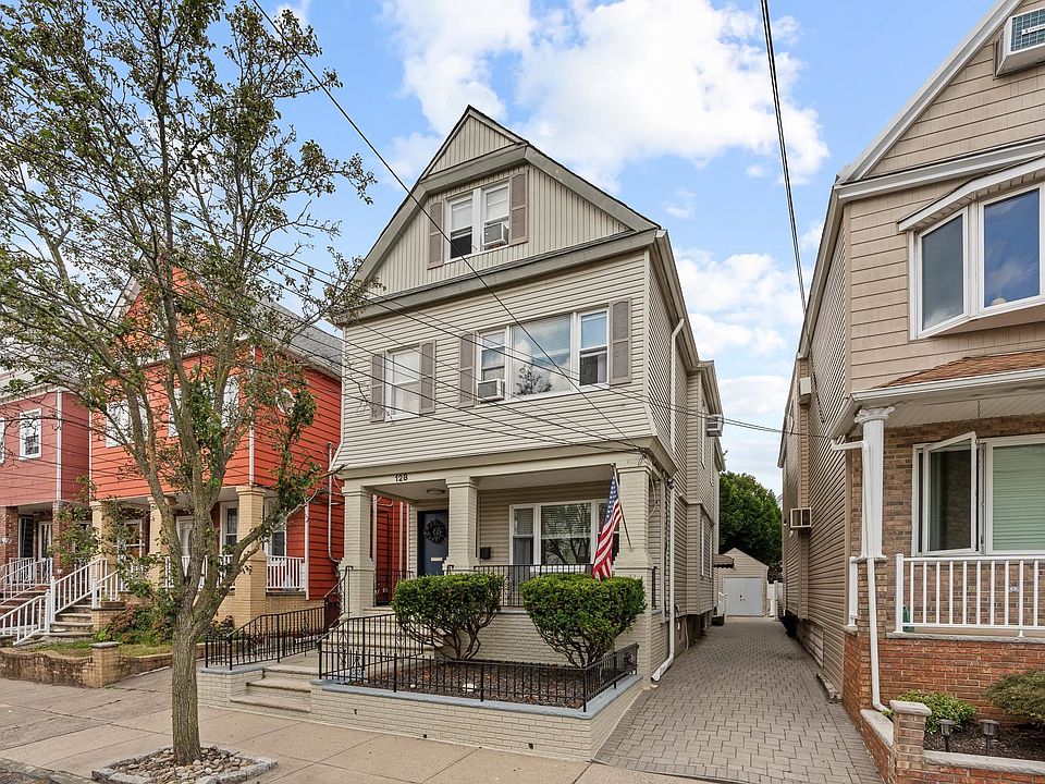 1st image of 128 W 11th St