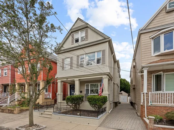 128 W 11th St, Bayonne, NJ 07002