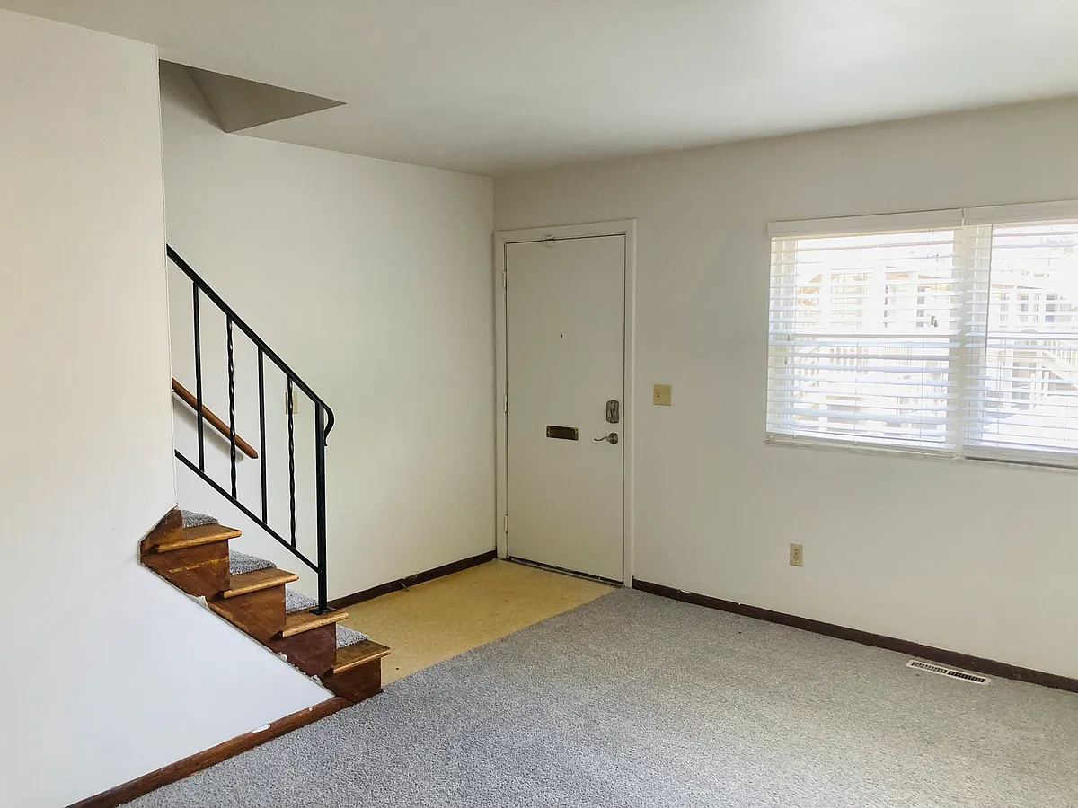 Building Photo - 1458 Highland St #4