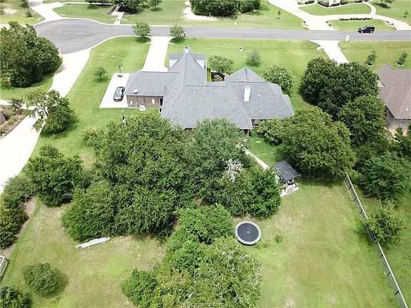 3rd image of 4904 Ginger Ct