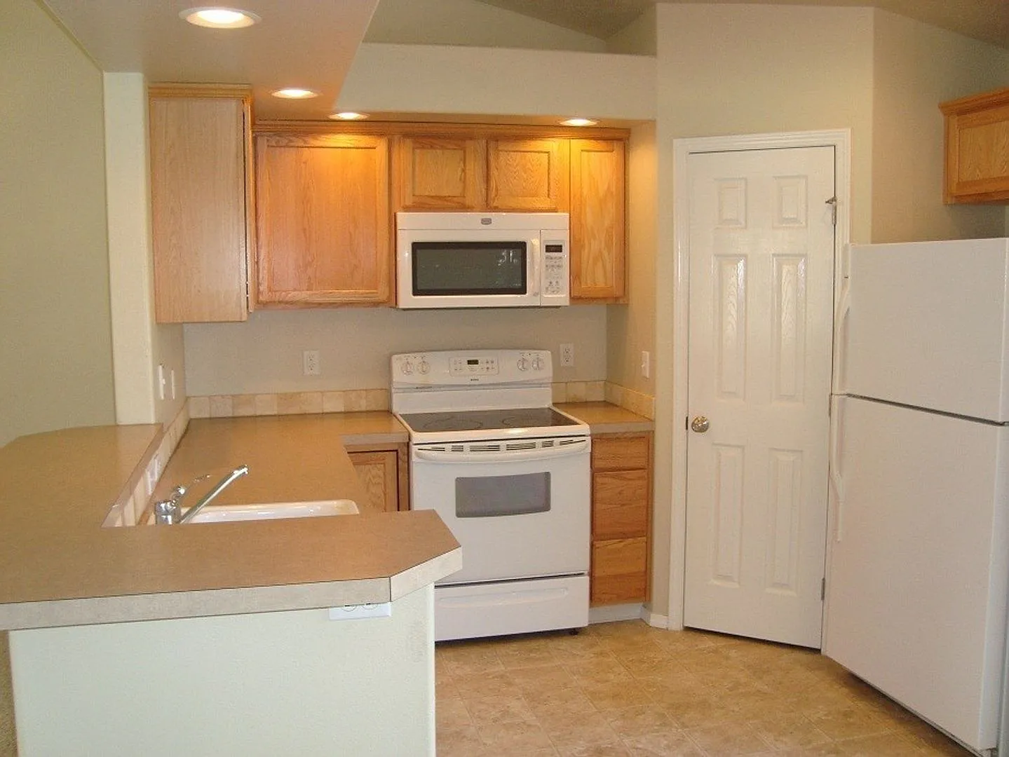 Spacious Beautiful Caldwell 3 Bed 2 Bath Home — Photo 4