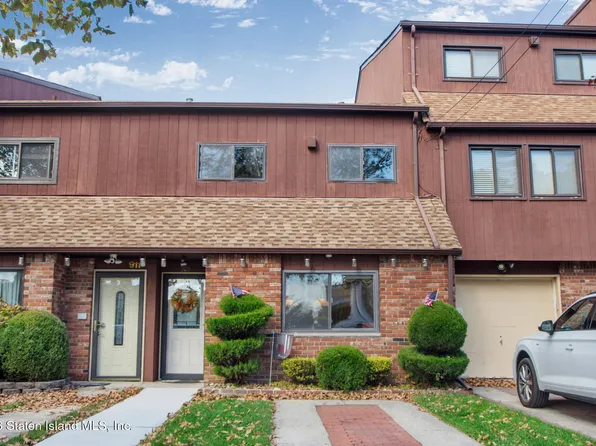 909 W Fingerboard Rd, Staten Island, NY 10304