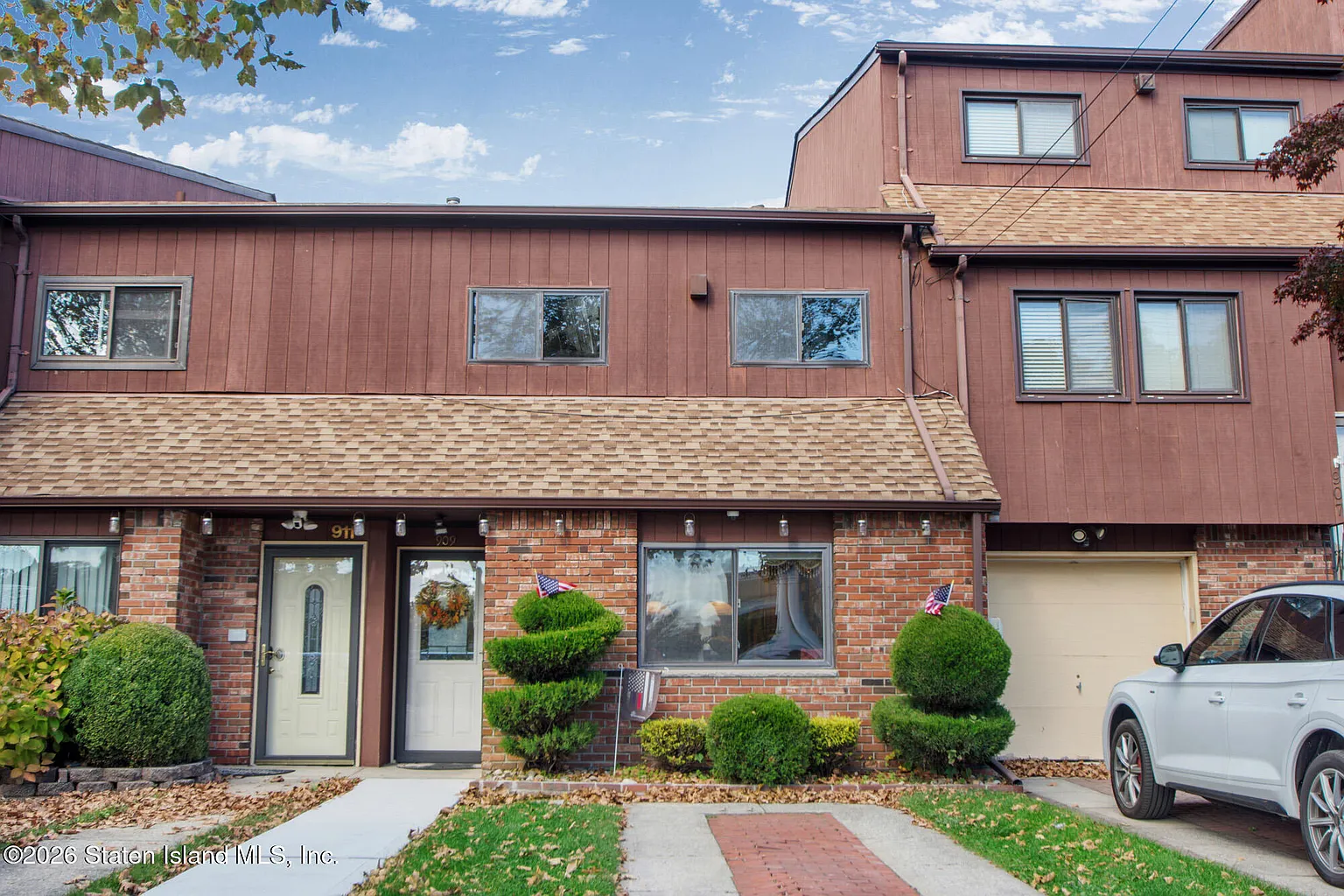 909 W Fingerboard Rd photo 1