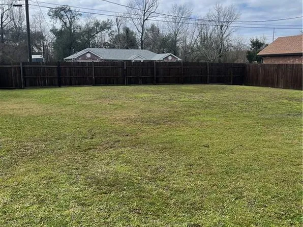 714 Oak St, Saint Rose, LA 70087
