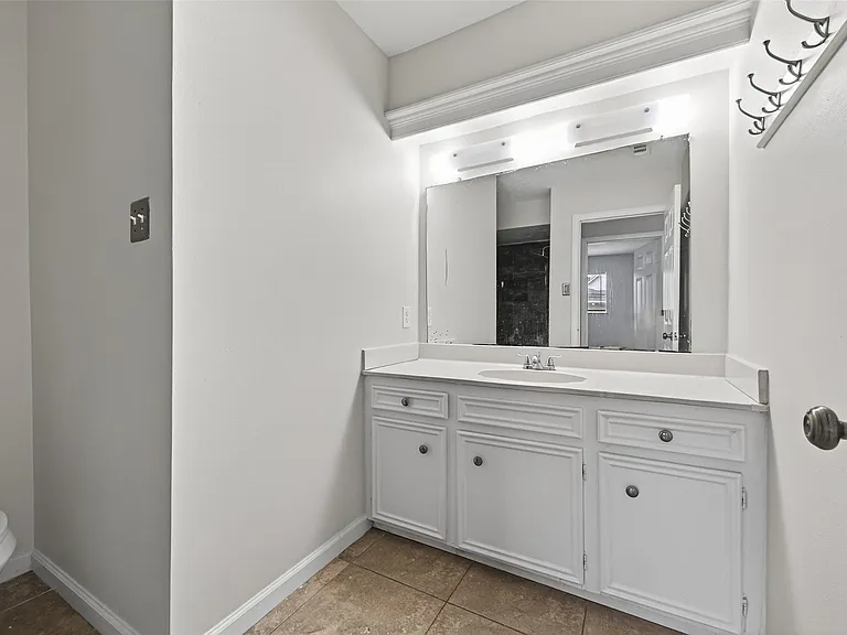 6102 Crakston St — Photo 30