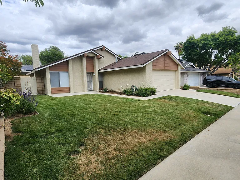 21637 Allison Dr — Photo 2
