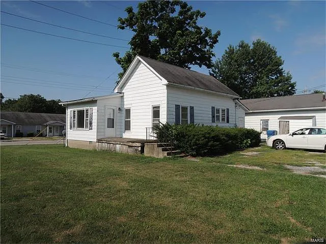 302 Academy St photo 1