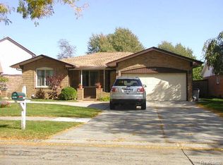 2952 Sylvan Dr, Sterling Heights, MI