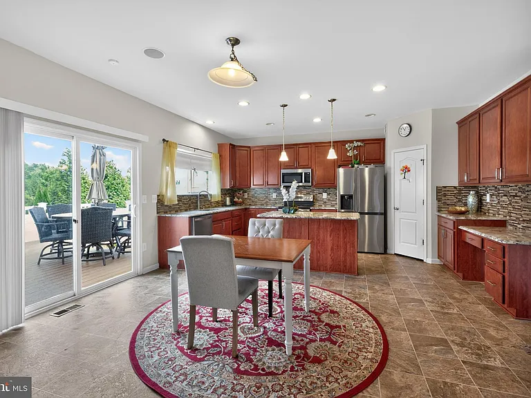 27 Wellington Ave — Photo 11