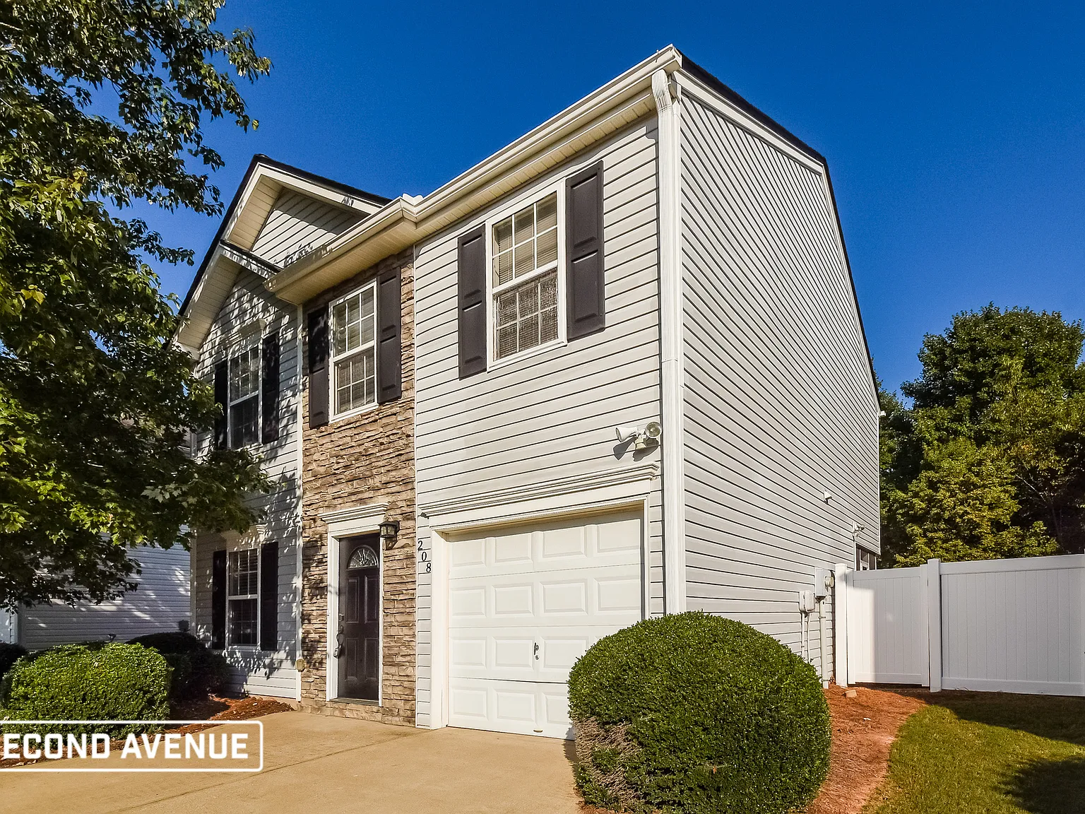 3 bed, 2.5 bath, 1260 sqft, $1,829 — Photo 1