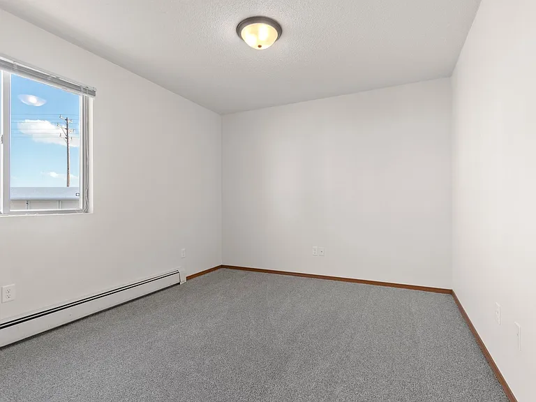 Sunshine Court Apartments — Photo 12