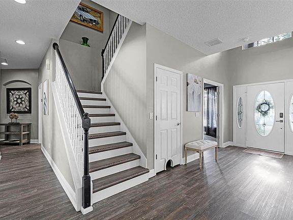 2nd image of 7023 Winding Lake Cir