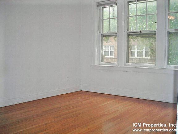 4th image of 1949 W Winnemac Ave #1AA