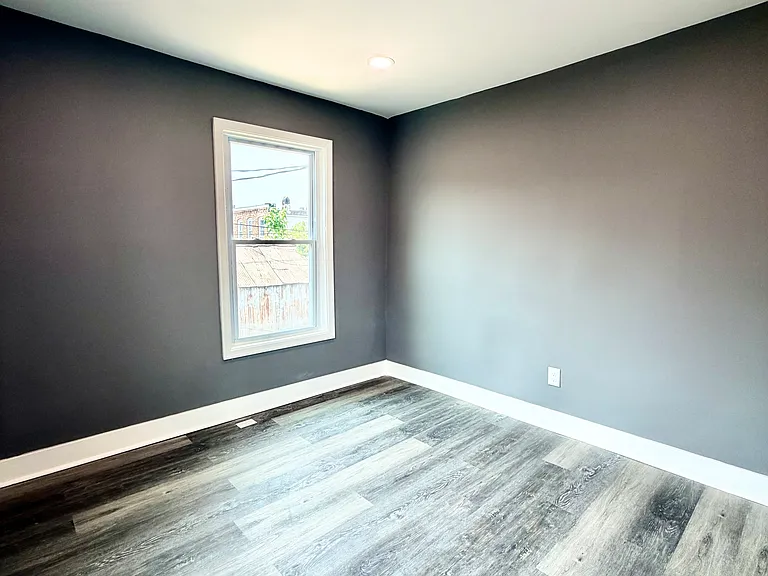 500 N Port St — Photo 13